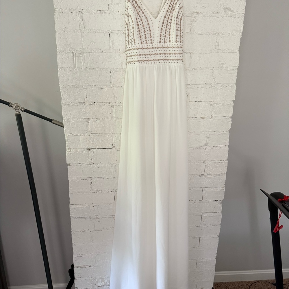 Lulu's Cream Sleeveless V-Neck Bridal Gown